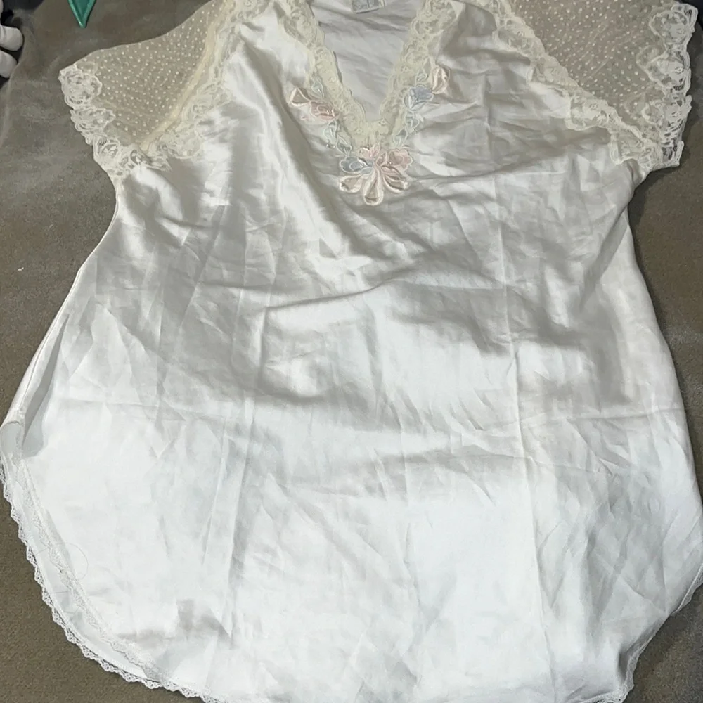 Vintage Beth Lingerie Nightgown. - Picture 4 of 16